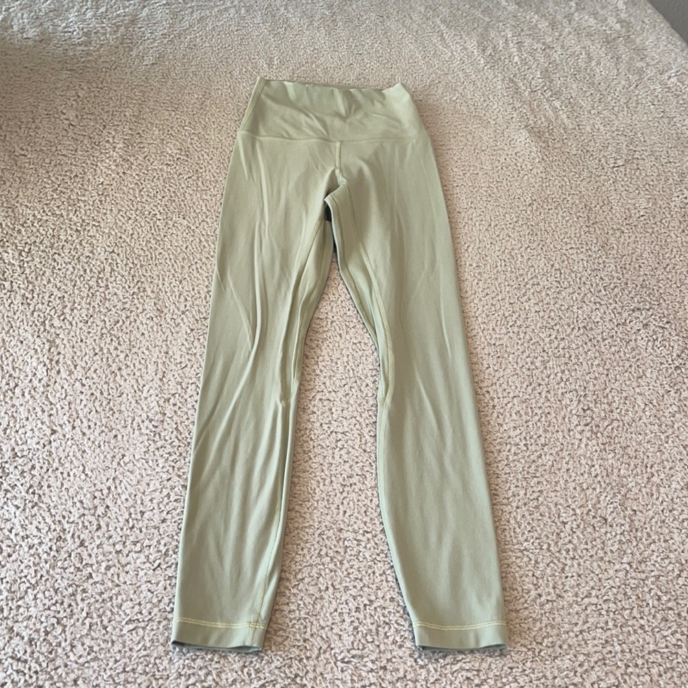 Lululemon Align Pant 25"
Willow Green size 0